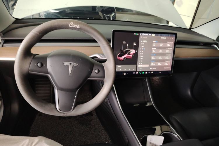 Used Tesla Model 3 2019 Long-Range All-Wheel-Drive Version Interior 2
