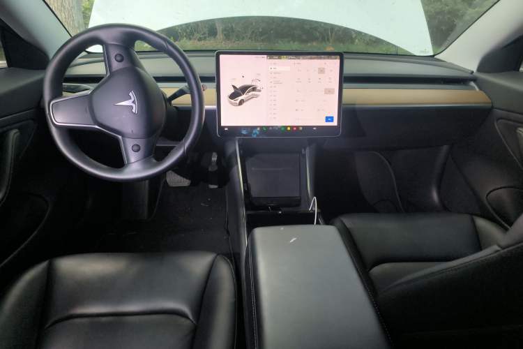 Used Tesla Model 3 2019 Long-Range Rear-Wheel-Drive Version Interior 2