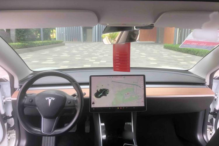 Used Tesla Model 3 2019 Long-Range Rear-Wheel-Drive Version Interior 2