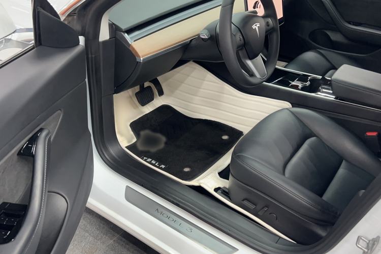 Used Tesla Model 3 2019 Long-Range All-Wheel-Drive Version Interior 2