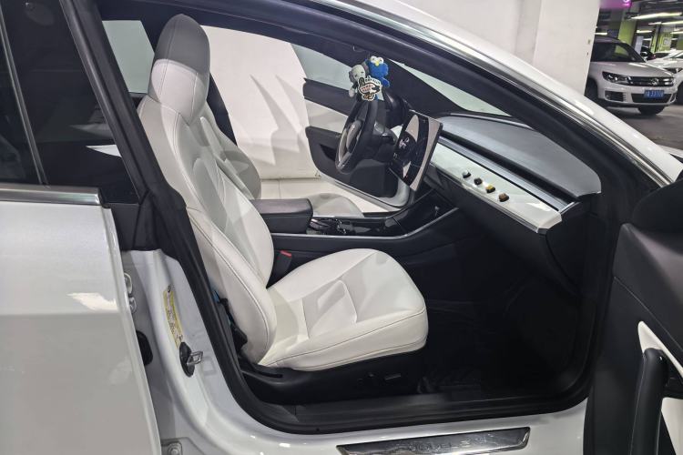Used Tesla Model 3 2019 Long-Range All-Wheel-Drive Version Interior 2