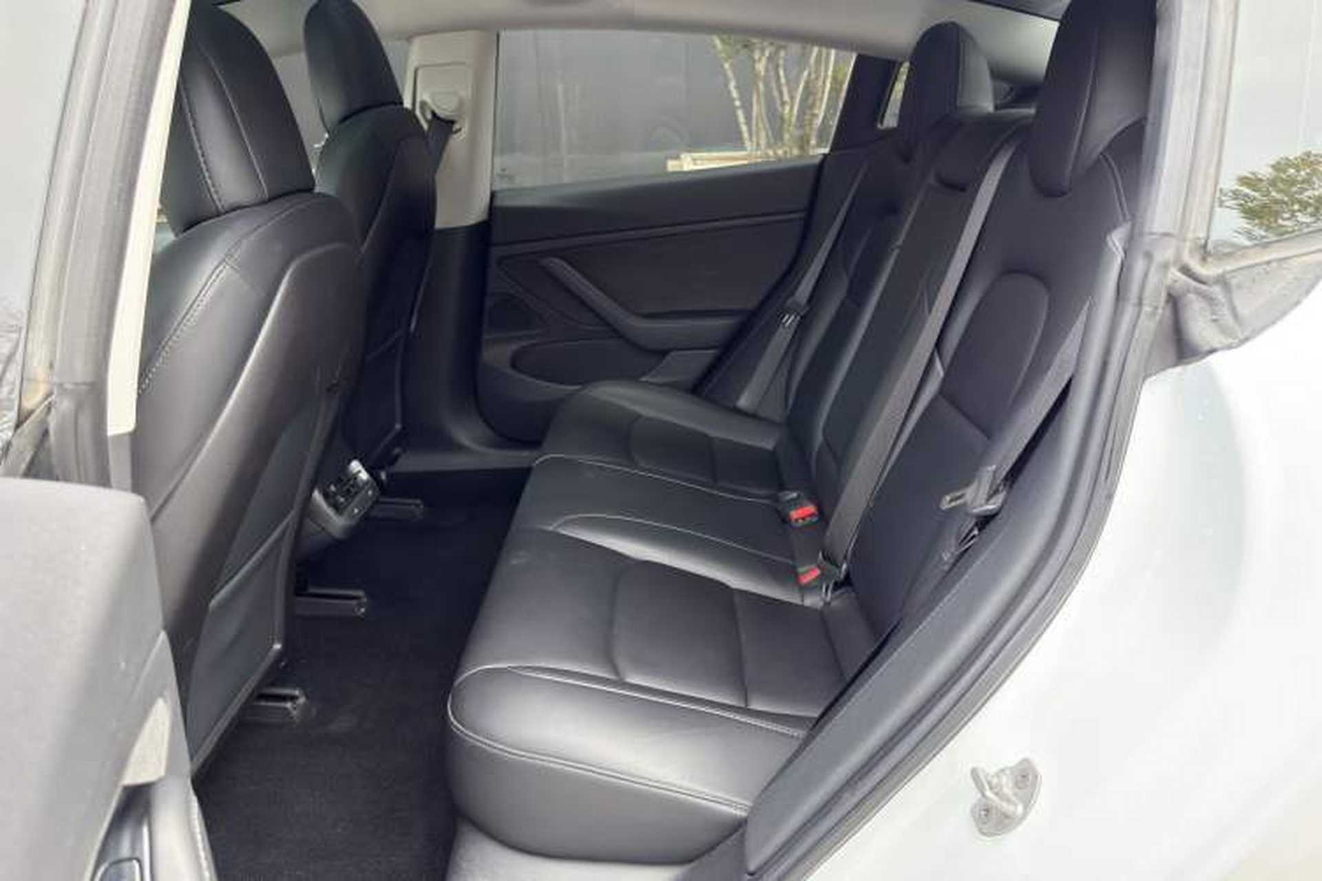 Used Tesla Model 3 2019 Long-Range Rear-Wheel-Drive Version Interior 2