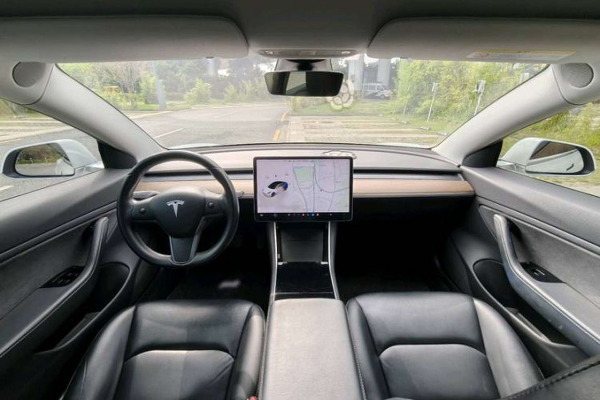 Used Tesla Model 3 2019 Long-Range Rear-Wheel-Drive Version Interior 2