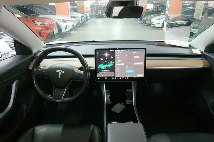 Used Tesla Model 3 2019 Long-Range Rear-Wheel-Drive Version Interior 2