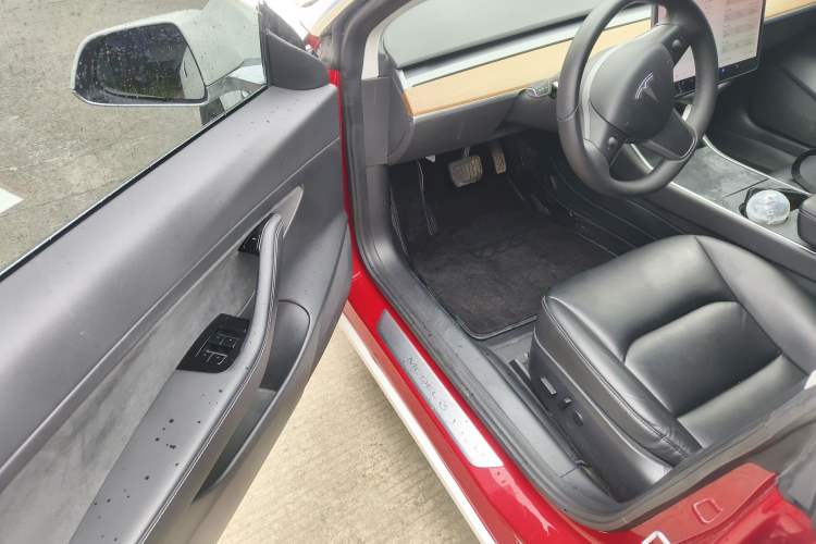 Used Tesla Model 3 2019 Standard Range Rear-Drive Upgraded Version Interior 3