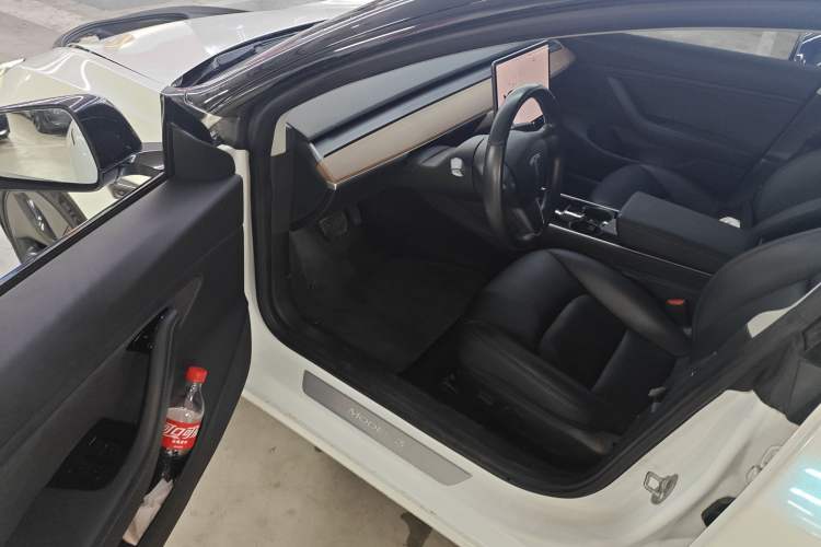 Used Tesla Model 3 2019 Long-Range Rear-Wheel-Drive Version Interior 3