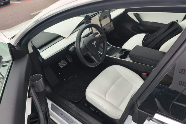 Used Tesla Model 3 2019 Long-Range Rear-Wheel-Drive Version Interior 3