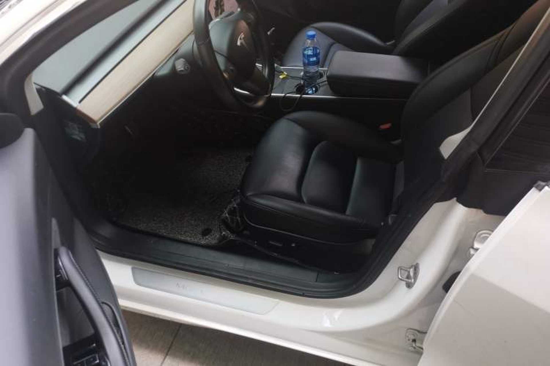 Used Tesla Model 3 2019 Long-Range Rear-Wheel-Drive Version Interior 3