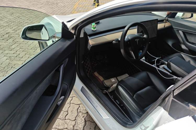 Used Tesla Model 3 2019 Standard Range Rear-Drive Upgraded Version Interior 3