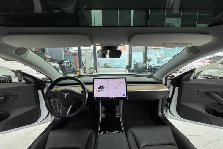 Used Tesla Model 3 2019 Long-Range Rear-Wheel-Drive Version Interior 3