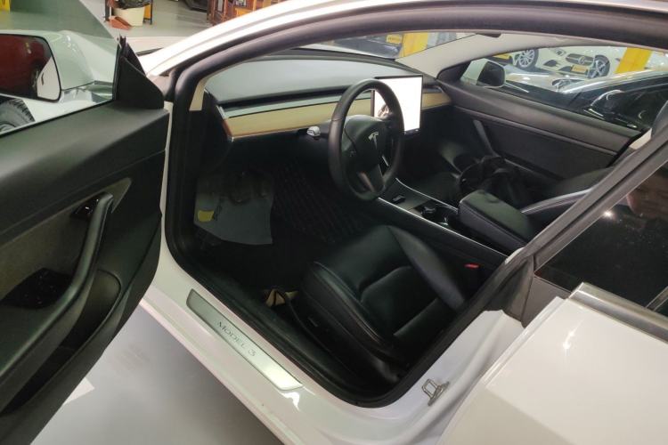 Used Tesla Model 3 2019 Standard Range Rear-Drive Upgraded Version Interior 3
