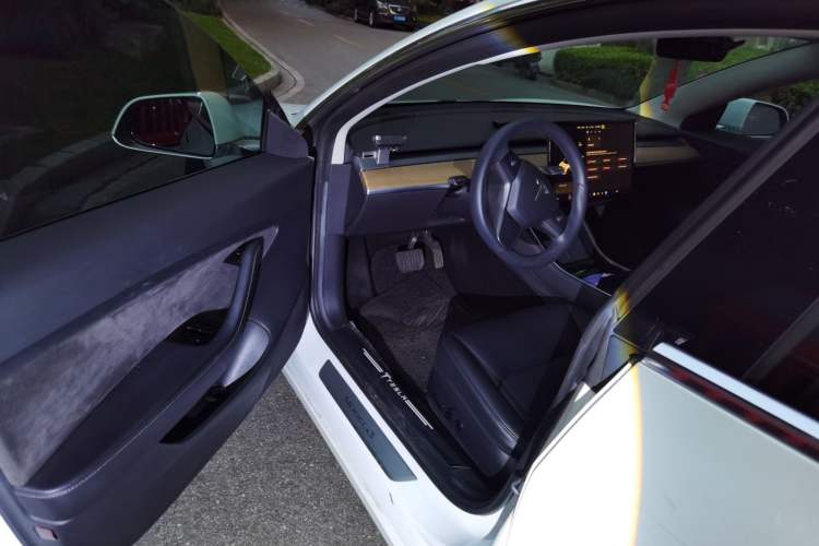 Used Tesla Model 3 2019 Standard Range Rear-Drive Upgraded Version Interior 3