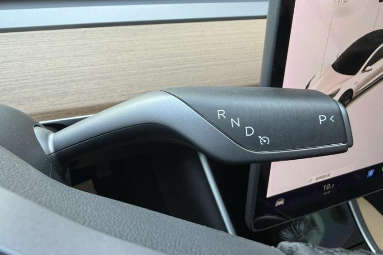 Used Tesla Model 3 2019 Long-Range Rear-Wheel-Drive Version Interior 3