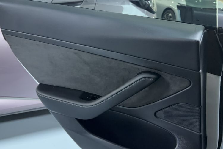 Used Tesla Model 3 2019 Standard Range Rear-Drive Upgraded Version Interior 3