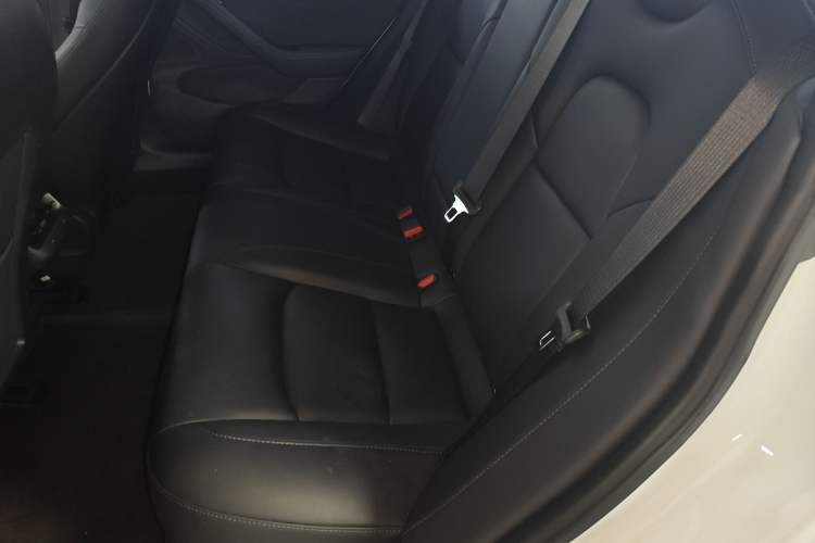 Used Tesla Model 3 2019 Long-Range Rear-Wheel-Drive Version Interior 4
