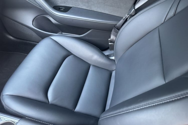 Used Tesla Model 3 2019 Long-Range All-Wheel-Drive Version Interior 4