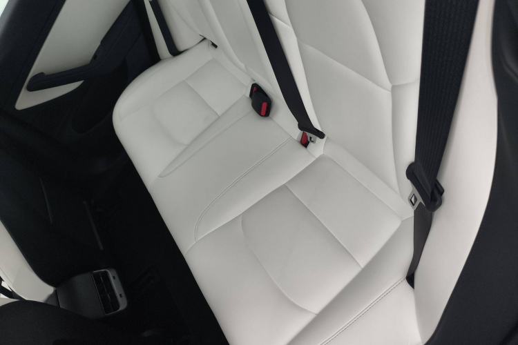 Used Tesla Model 3 2019 Long-Range Rear-Wheel-Drive Version Interior 4