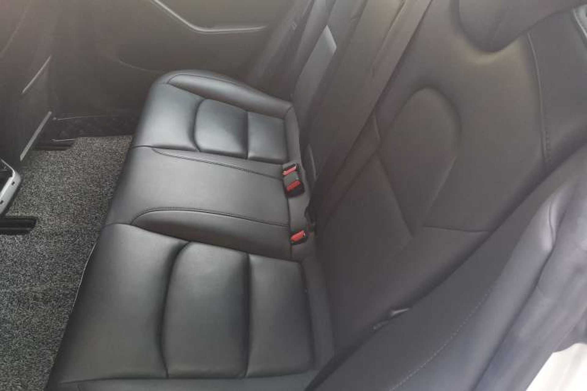 Used Tesla Model 3 2019 Long-Range Rear-Wheel-Drive Version Interior 4