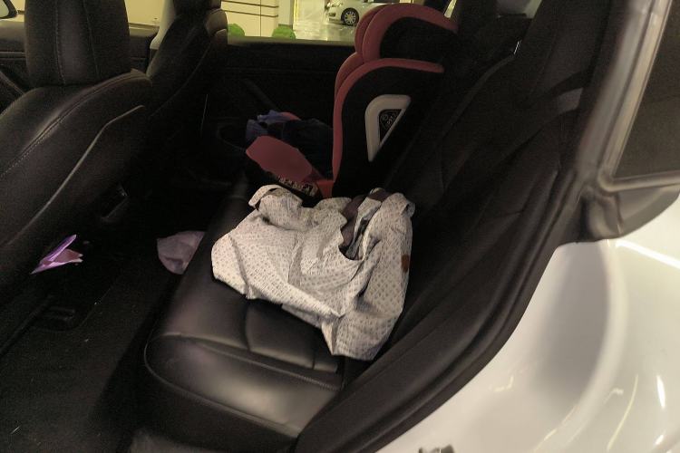 Used Tesla Model 3 2019 Long-Range All-Wheel-Drive Version Interior 4