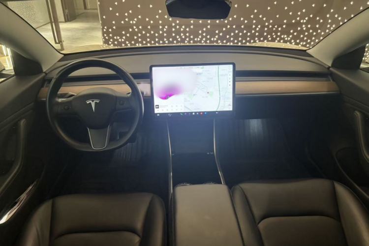 Used Tesla Model 3 2019 Long-Range All-Wheel-Drive Version Interior 4
