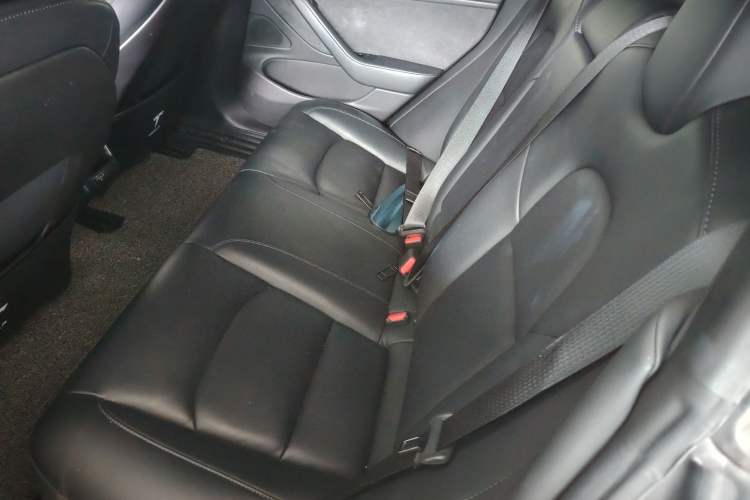 Used Tesla Model 3 2019 Long-Range All-Wheel-Drive Version Interior 4