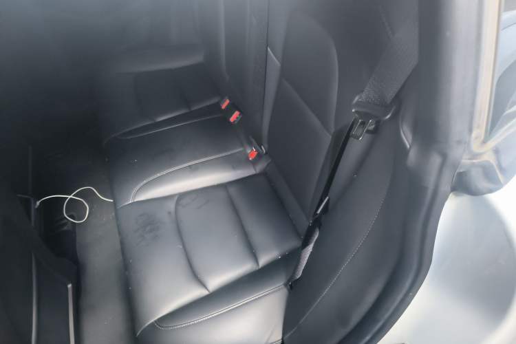 Used Tesla Model 3 2019 Long-Range Rear-Wheel-Drive Version Interior 4