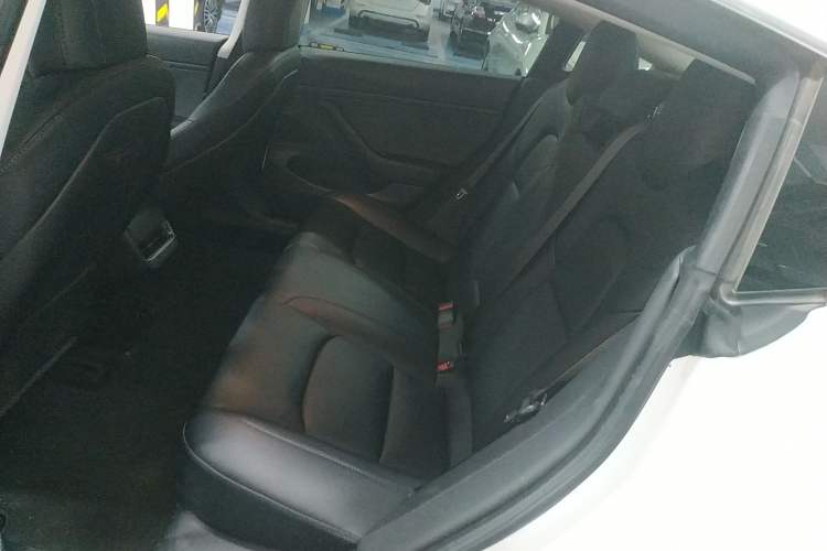 Used Tesla Model 3 2019 Long-Range Rear-Wheel-Drive Version Interior 4