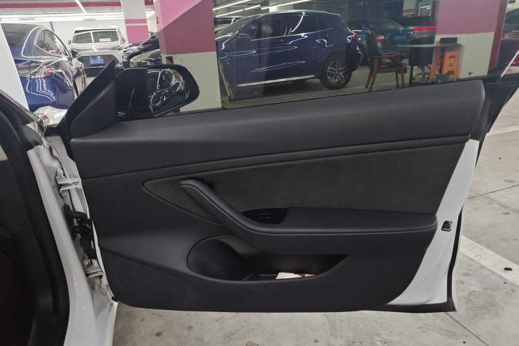 Used Tesla Model 3 2019 Long-Range Rear-Wheel-Drive Version Interior 5