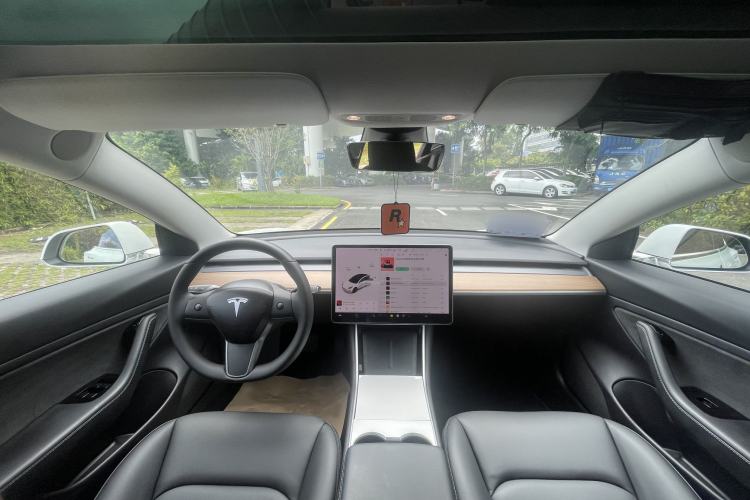 Used Tesla Model 3 2019 Long-Range Rear-Wheel-Drive Version Interior 5