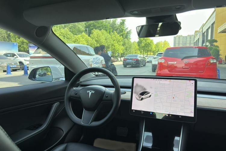 Used Tesla Model 3 2019 Long-Range Rear-Wheel-Drive Version Interior 5
