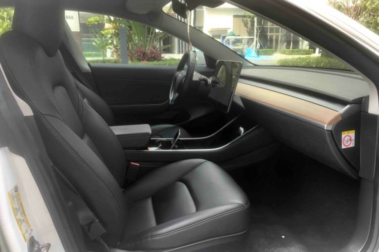Used Tesla Model 3 2019 Long-Range Rear-Wheel-Drive Version Interior 5