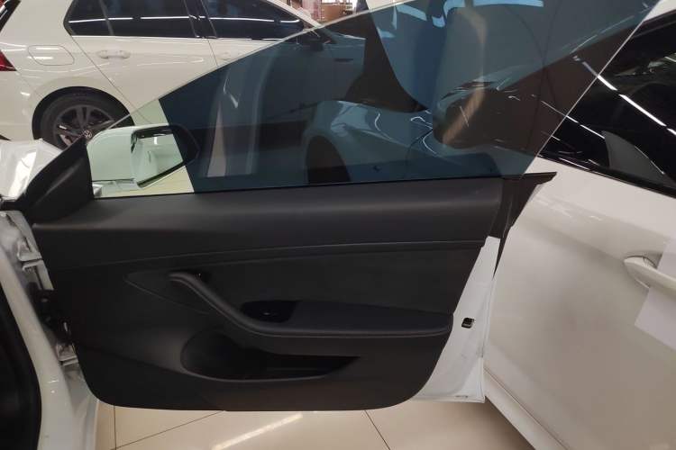 Used Tesla Model 3 2019 Standard Range Rear-Wheel Drive Upgraded Version (52 kWh) Interior 5
