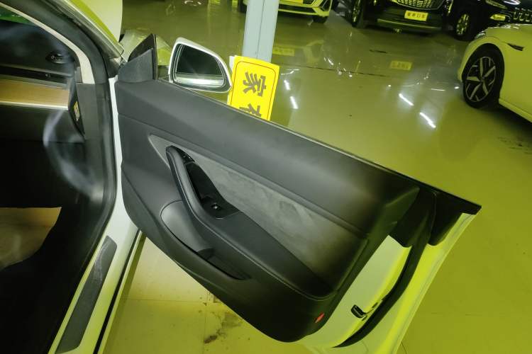 Used Tesla Model 3 2019 Standard Range Rear-Wheel Drive Upgraded Version (60 kWh) Interior 5