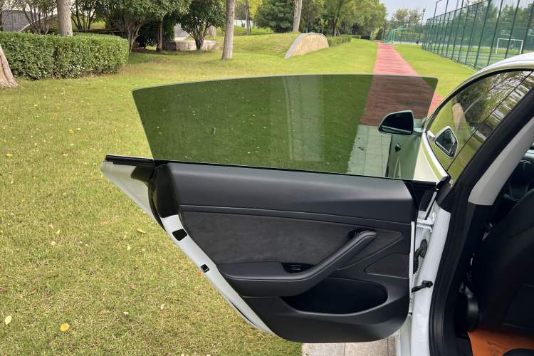 Used Tesla Model 3 2019 Standard Range Rear-Wheel Drive Upgraded Version (52 kWh) Interior 6