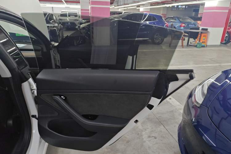 Used Tesla Model 3 2019 Long-Range Rear-Wheel-Drive Version Interior 6