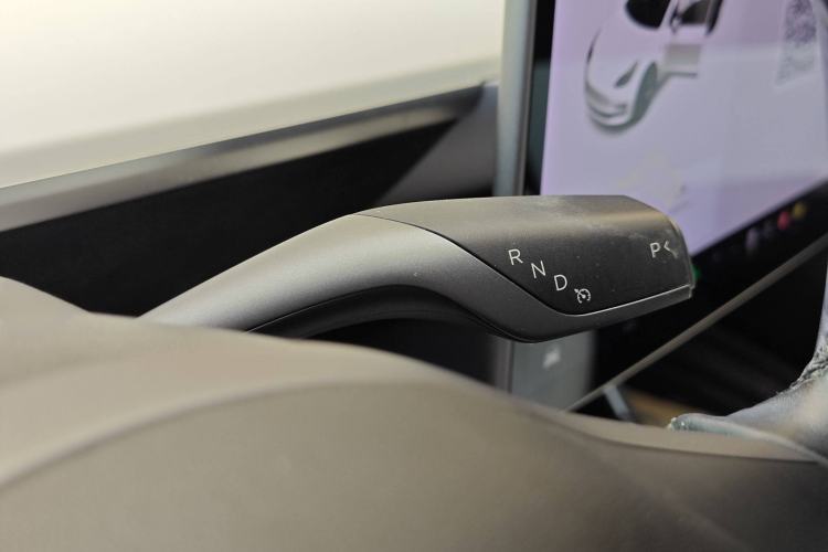 Used Tesla Model 3 2019 Long-Range Rear-Wheel-Drive Version Interior 6