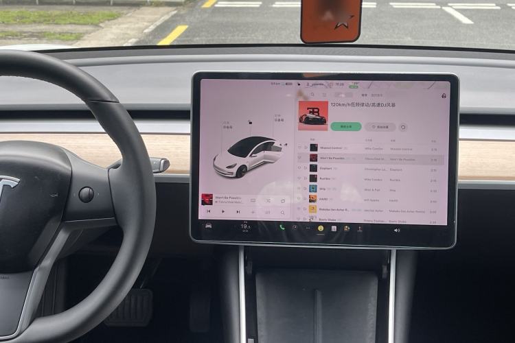 Used Tesla Model 3 2019 Long-Range Rear-Wheel-Drive Version Interior 6