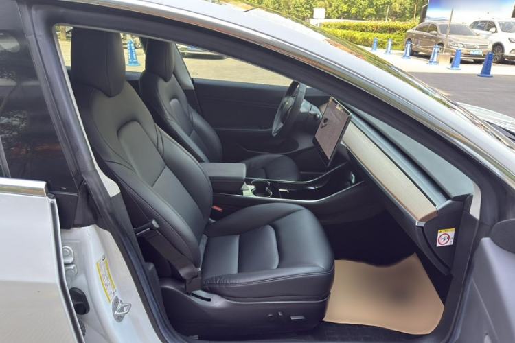 Used Tesla Model 3 2019 Long-Range Rear-Wheel-Drive Version Interior 6