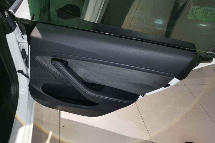Used Tesla Model 3 2019 Long-Range All-Wheel-Drive Version Interior 6
