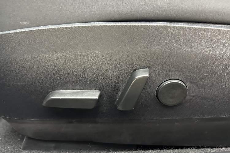 Used Tesla Model 3 2019 Long-Range All-Wheel-Drive Version Interior 6