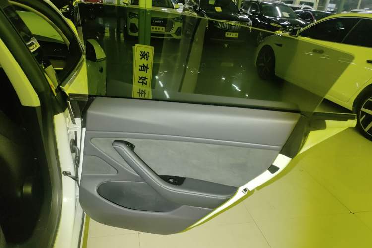Used Tesla Model 3 2019 Standard Range Rear-Wheel Drive Upgraded Version (60 kWh) Interior 6