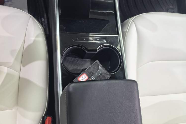 Used Tesla Model 3 2019 Long-Range All-Wheel-Drive Version Interior 6