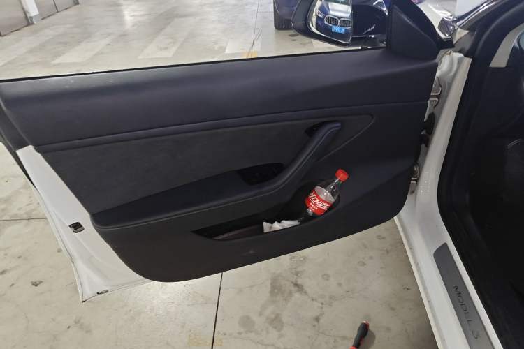 Used Tesla Model 3 2019 Long-Range Rear-Wheel-Drive Version Interior 7