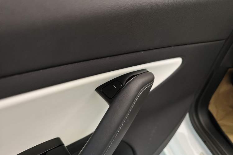 Used Tesla Model 3 2019 Long-Range Rear-Wheel-Drive Version Interior 7
