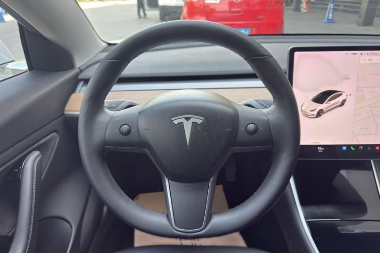 Used Tesla Model 3 2019 Long-Range Rear-Wheel-Drive Version Interior 7