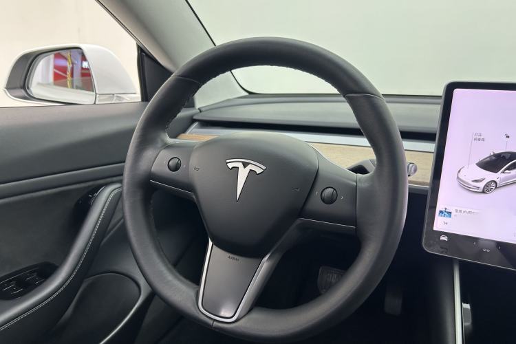 Used Tesla Model 3 2019 Long-Range All-Wheel-Drive Version Interior 7