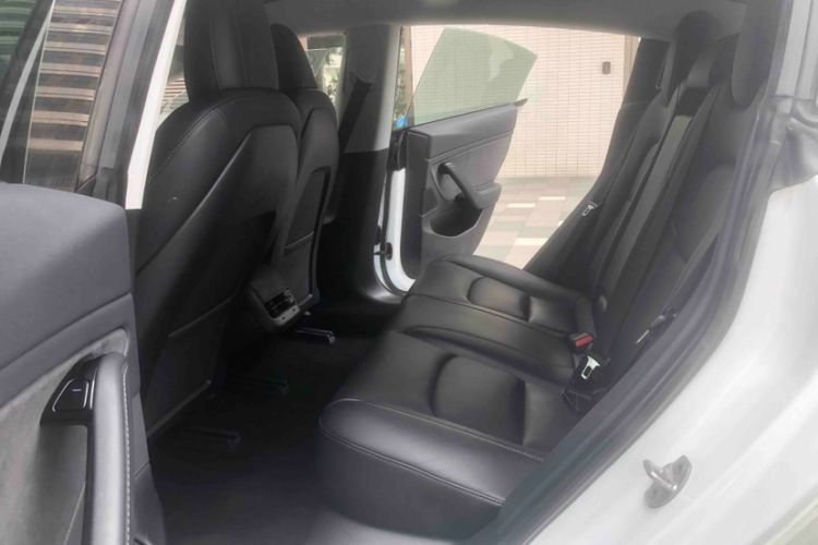 Used Tesla Model 3 2019 Long-Range Rear-Wheel-Drive Version Interior 7