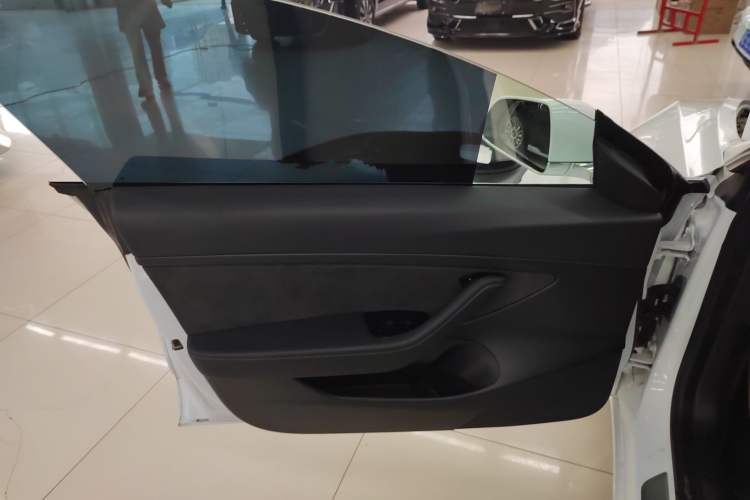 Used Tesla Model 3 2019 Standard Range Rear-Wheel Drive Upgraded Version (52 kWh) Interior 7