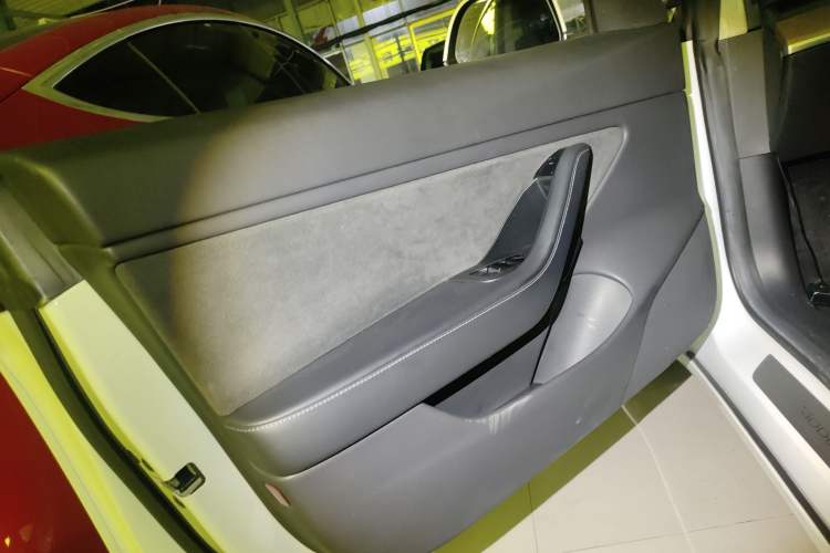 Used Tesla Model 3 2019 Standard Range Rear-Wheel Drive Upgraded Version (60 kWh) Interior 7