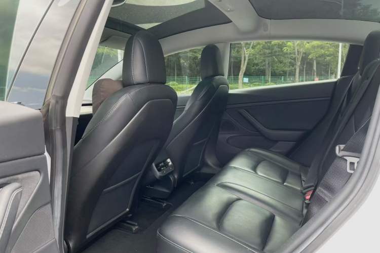 Used Tesla Model 3 2019 Long-Range All-Wheel-Drive Version Interior 7